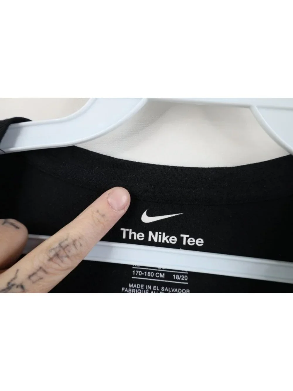 Nike NBA Boys Size XL Center Swoosh New York Knicks Basketball T-Shirt Black